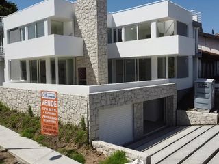 Foto 4 de Moderno chalet de 4 ambientes con cochera en Urquiza y Matheu