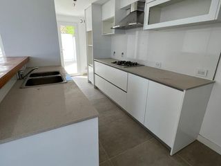 Foto 37 de Moderno chalet de 4 ambientes con cochera en Urquiza y Matheu