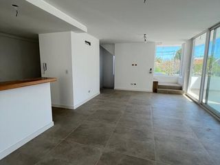 Foto 16 de Moderno chalet de 4 ambientes con cochera en Urquiza y Matheu