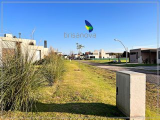 Foto 5 de Gran terreno en barrio privado Brisanova - 677 mts - Esquina