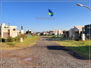 Foto 2 de Gran terreno en barrio privado Brisanova - 677 mts - Esquina
