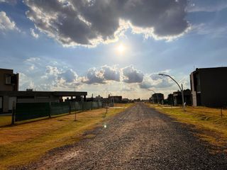 Foto 3 de Gran terreno en barrio privado Brisanova - 677 mts - Esquina