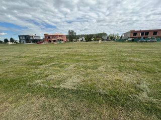 Foto 21 de Permuta por propiedad, lote 800m2 • Fondo a laguna • Barrio la Alameda