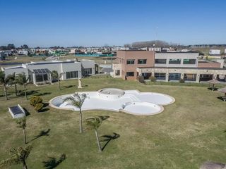 Foto 6 de Permuta por propiedad, lote 800m2 • Fondo a laguna • Barrio la Alameda
