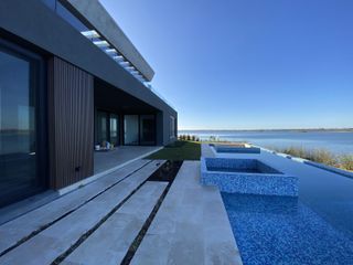 Foto 1 de Casa a estrenar Puertos del Lago Barrio Marinas Escobar