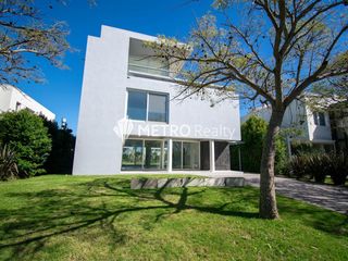 Foto 3 de Venta Casa Nordelta Los Lagos 7 ambientes