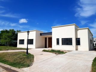 Foto 1 de San Matias - casa de 3 dorm con dependencia y lindísimo patio interno vidriado