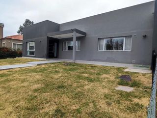 Foto 32 de Casa en  venta en el barrio Comahue Golf Club