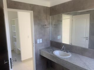 Foto 14 de Casa en venta en barrio  Acacias, Puertos del Lago, Escobar.