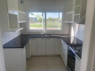 Foto 10 de Casa en venta en barrio  Acacias, Puertos del Lago, Escobar.