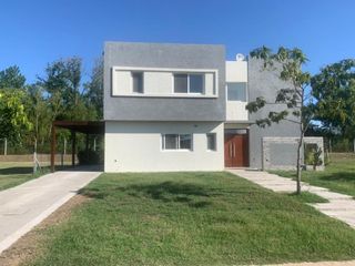Foto 17 de Casa en venta en barrio  Acacias, Puertos del Lago, Escobar.