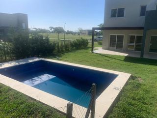 Foto 8 de Casa en venta en barrio  Acacias, Puertos del Lago, Escobar.