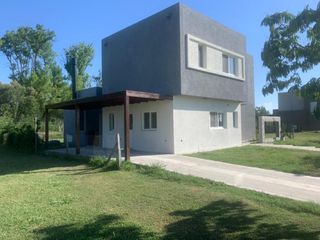 Foto 3 de Casa en venta en barrio  Acacias, Puertos del Lago, Escobar.