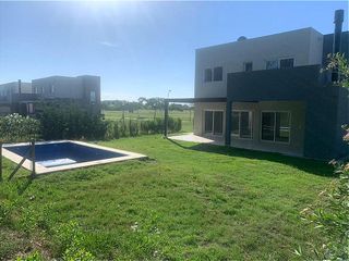 Foto 4 de Casa en venta en barrio  Acacias, Puertos del Lago, Escobar.