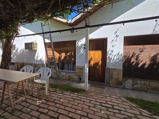 Foto 3 de Venta Casa 5 Dormitorios - B° Mariano Moreno - Neuquén Capital