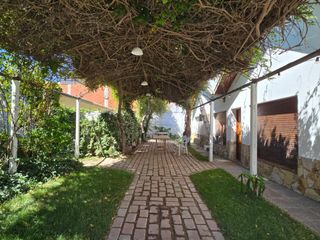 Foto 4 de Venta Casa 5 Dormitorios - B° Mariano Moreno - Neuquén Capital