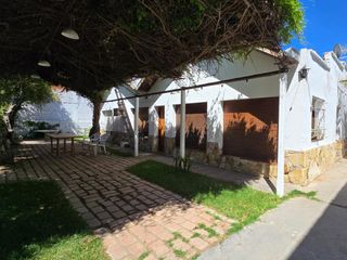 Foto 2 de Venta Casa 5 Dormitorios - B° Mariano Moreno - Neuquén Capital