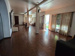 Foto 5 de Venta Casa 5 Dormitorios - B° Mariano Moreno - Neuquén Capital