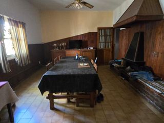 Foto 7 de Venta Casa 5 Dormitorios - B° Mariano Moreno - Neuquén Capital