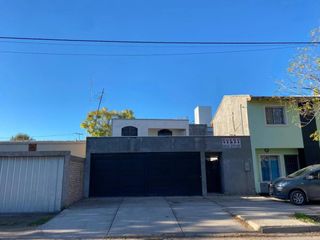 Foto 2 de Casa en venta - 3 Dormitorios 4 Baños - Cocheras - 400Mts2 - Rivadavia, Mendoza
