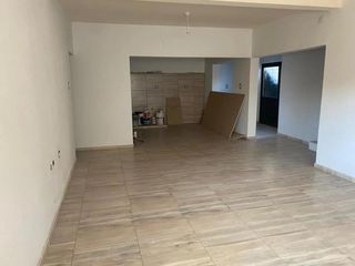 Foto 4 de Casa en venta - 3 Dormitorios 4 Baños - Cocheras - 400Mts2 - Rivadavia, Mendoza
