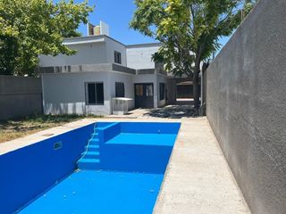 Foto 15 de Casa en venta - 3 Dormitorios 4 Baños - Cocheras - 400Mts2 - Rivadavia, Mendoza