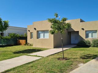 Foto 1 de Casa en venta en barrio San Gabriel, Villanueva, Tigre