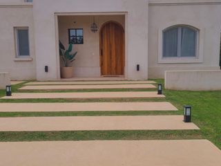 Foto 1 de Casa  en  Alquiler Temporario en Casuarinas del Pilar, Pilar - 5 ambientes