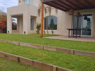 Foto 2 de Casa  en  Alquiler Temporario en Casuarinas del Pilar, Pilar - 5 ambientes