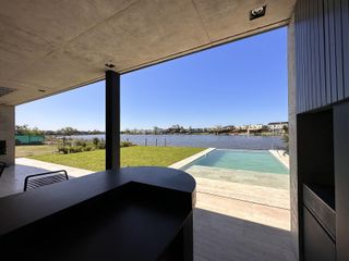 Foto 1 de Casa  en Alquiler en Barbarita con 4 dormitorios a la laguna