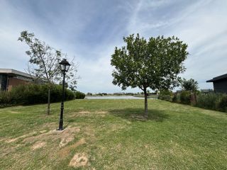 Foto 3 de Excelente LOTE AL LAGO ESCRITURABLE 35m de costa en San Sebastian