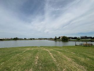 Foto 4 de Excelente LOTE AL LAGO ESCRITURABLE 35m de costa en San Sebastian