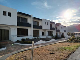 Foto 29 de VENTA CASA - 3 DORMITORIOS - ESTUDIO - CUMBAYA