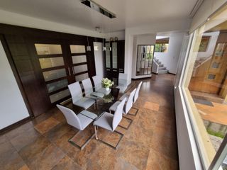 Foto 4 de VENTA CASA - 3 DORMITORIOS - ESTUDIO - CUMBAYA
