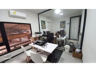 Foto 1 de ARRIENDO Amplia y Práctica OFICINA AMOBLADA LA CEIBA