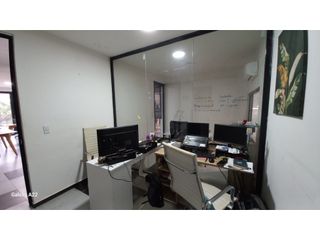 Foto 2 de ARRIENDO Amplia y Práctica OFICINA AMOBLADA LA CEIBA