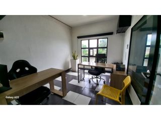 Foto 6 de ARRIENDO Amplia y Práctica OFICINA AMOBLADA LA CEIBA