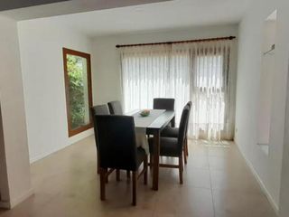 Foto 6 de Casa en venta - 2 Dormitorios 2 Baños - Cocheras - 330Mts2 - Quequén