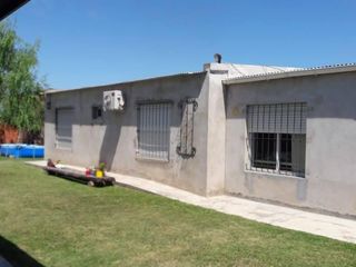 Foto 2 de CASA EN VENTA 3AMB - CALLE MAR CHIQUITA Y NECOCHEA  - LOBOS -  APTO CREDITO