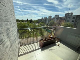 Foto 7 de Casa en  venta de 5 amb