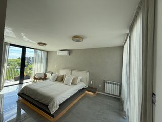 Foto 12 de Casa en  venta de 5 amb
