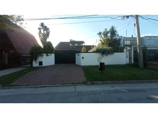 Foto 19 de VENTA CASA 4 AMBIENTES CON PISCINA BARRIO LOS PINARES