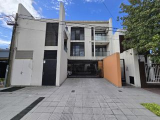 Foto 2 de EDIFICIO ZEBALLOS 148 COCHERA CUBIERTA DE 2,50 POR 5,00 MTS