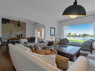 Foto 3 de Casa en venta en Santa Bárbara, 4 dormitorios. A la laguna