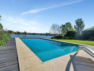 Foto 2 de Casa en venta en Santa Bárbara, 4 dormitorios. A la laguna