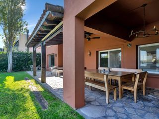 Foto 43 de Casa en venta en Santa Bárbara, 4 dormitorios. A la laguna