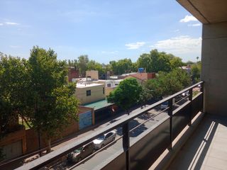 Foto 1 de Departamento en alquiler de 2 dormitorios c/ cochera en Godoy Cruz