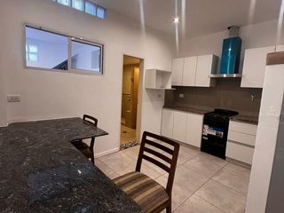 Foto 3 de Casa 5 ambientes reciclada a nueva en venta - Quilmes Centro.