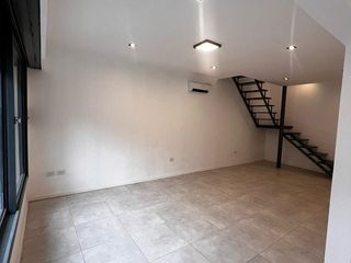 Foto 4 de Casa 5 ambientes reciclada a nueva en venta - Quilmes Centro.