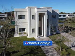 Foto 1 de Casa en  venta en Acacias, Puertos (4 dormitorios, 3 en suite, jardin y pileta)